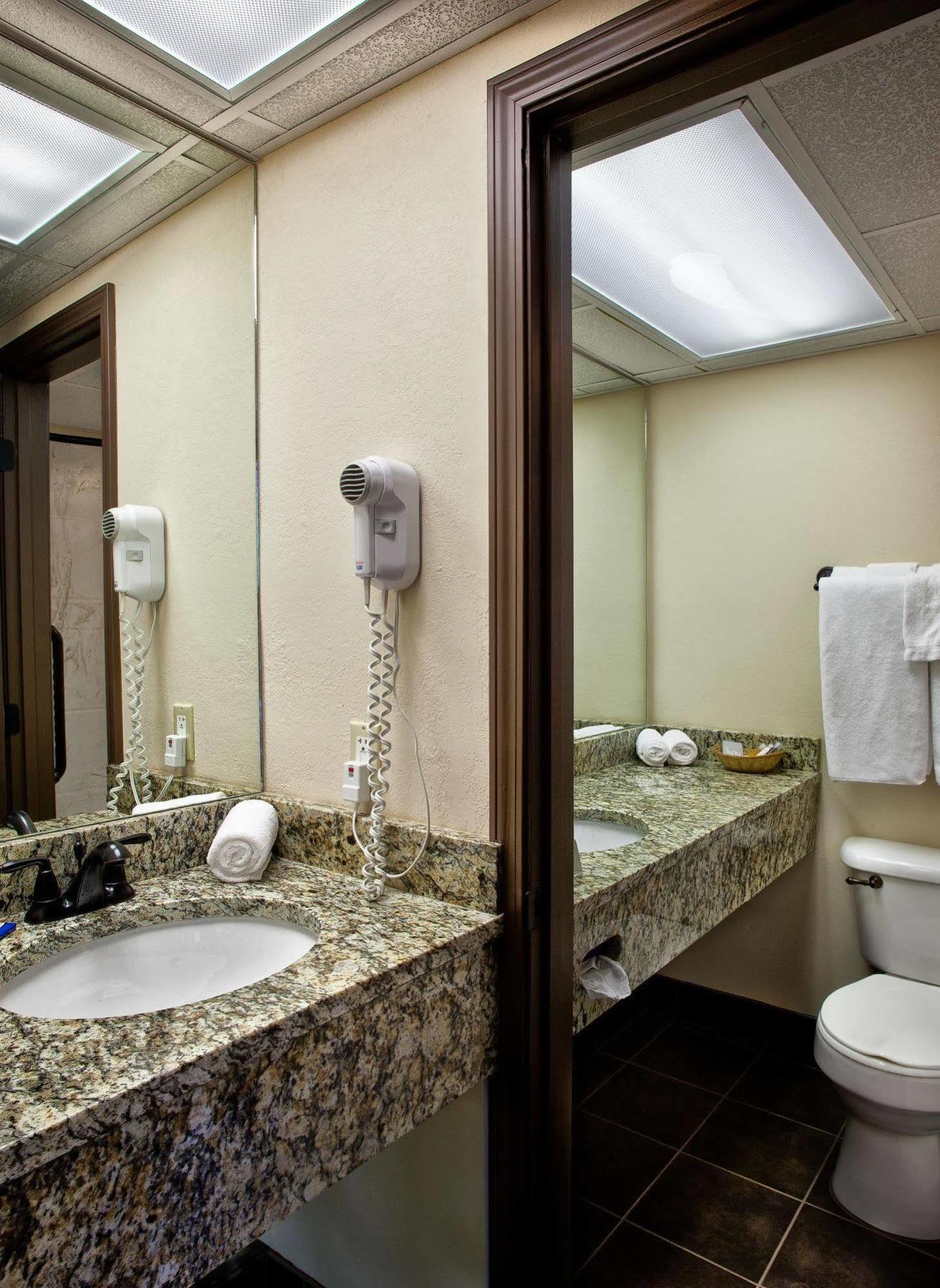 Helendorf River Inn, Suites & Conference Center Exterior photo